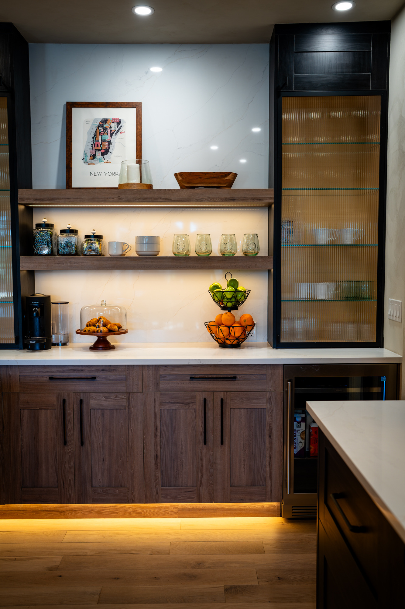 Coffee bar with open shelves, reeded-glass cabinets and a wine fridge