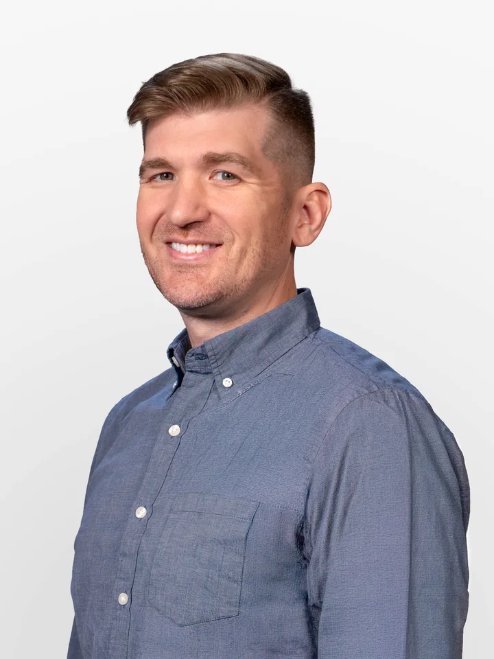 Headshot of Aaron Perry